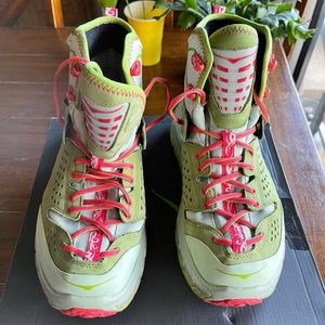 Hoka One Tor Ultra Hi Hiking Boots Womens 10